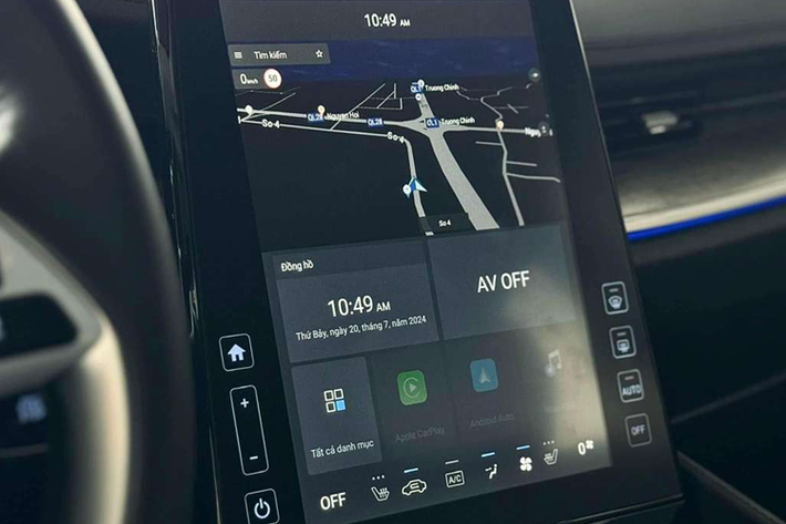 Cung cấp sức mạnh cho mẫu xe MPV Hyundai Custin là 2 tùy chọn động cơ. Đầu tiên là động cơ SmartSteam 2.0L, tăng áp sản sinh ra công suất tối đa 236 mã lực tại 6000 vòng/ phút, mô men xoắn cực đại 353 Nm từ 1500-4000 vòng/ phút. Kết hợp với hộp số tự động 8 cấp và hệ dẫn động cầu trước.