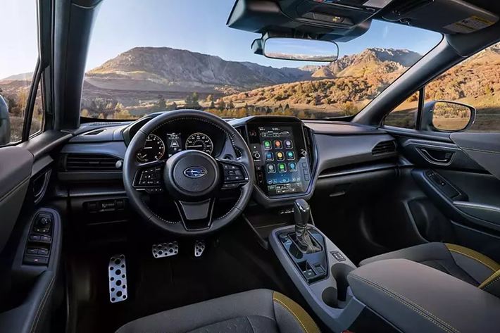 Bên cạnh động cơ mạnh mẽ hơn, Subaru Crosstrek 2025 dành cho thị trường Mỹ còn được bổ sung các tính năng an toàn mới, bao gồm hệ thống cảnh báo phương tiện cắt ngang khi lùi, phát hiện điểm mù tích hợp hỗ trợ giữ làn đường và hệ thống hỗ trợ đánh lái khẩn cấp tự động.