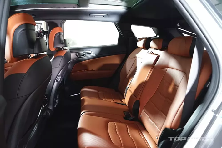 Cuối cùng là động cơ chạy bằng nhiên liệu hóa lỏng LPi với 4 xi-lanh, dung tích 2.0L, tạo ra công suất tối đa 146 mã lực và mô-men xoắn cực đại 188 Nm. Riêng động cơ diesel đã bị cắt khỏi phiên bản 2025 của Kia Sportage.