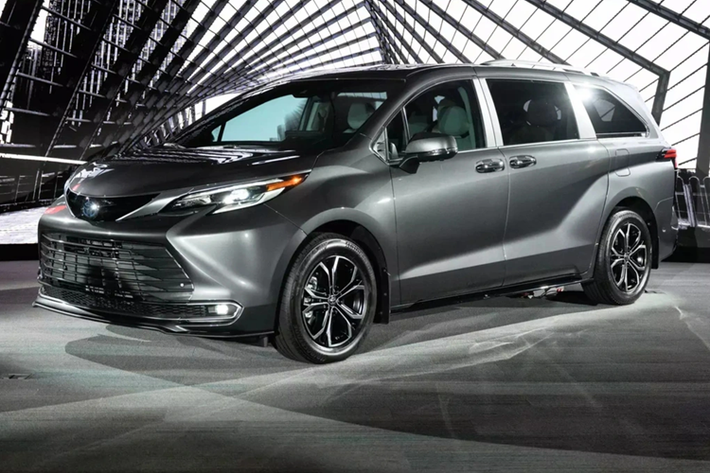 Theo công bố, Toyota Sienna 2025 có mức tiêu thụ nhiên liệu trung bình là 6,53 lít/100km với hệ dẫn động cầu trước hoặc 6,72 lít/100km với hệ dẫn động bốn bánh (AWD).