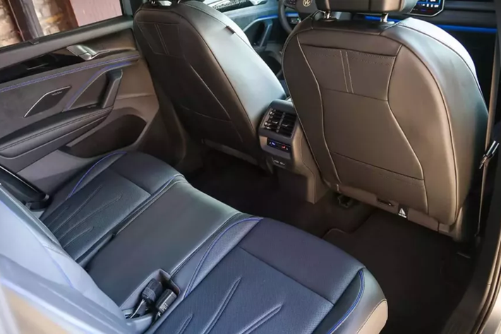 Công suất tối đa của xe dao động từ 148 - 268 mã lực. Trong đó, 2 tùy chọn động cơ PHEV của xe có công suất tối đa 201 mã lực và 268 mã lực cùng phạm vi di chuyển bằng pin lên đến hơn 100 km.