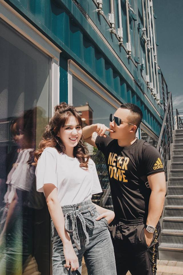 Mối tình một thời của Ngọc Trinh là ông bầu Vũ Khắc Tiệp, người đã giúp cô từ một cô gái quê trở thành "nữ hoàng nội y".