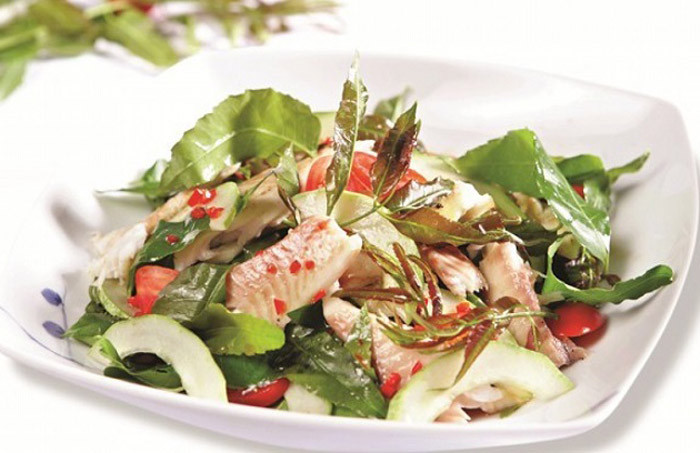 Món đặc sản miền Tây này được làm từ những lá sầu đâu non có vị hơi đắng rất đặc biệt. Ảnh: pasgo.