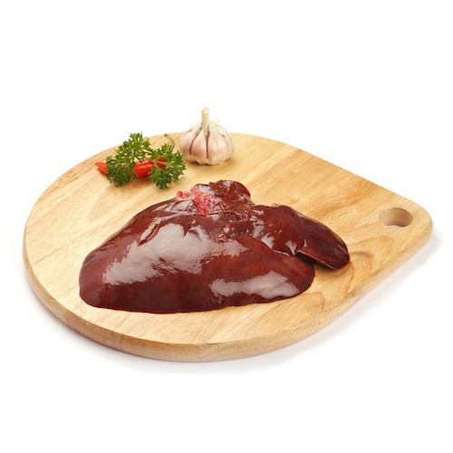 Sau đó, bạn ngâm miếng gan đã rửa sạch với nước muối trong 30 phút. Ảnh revofood.