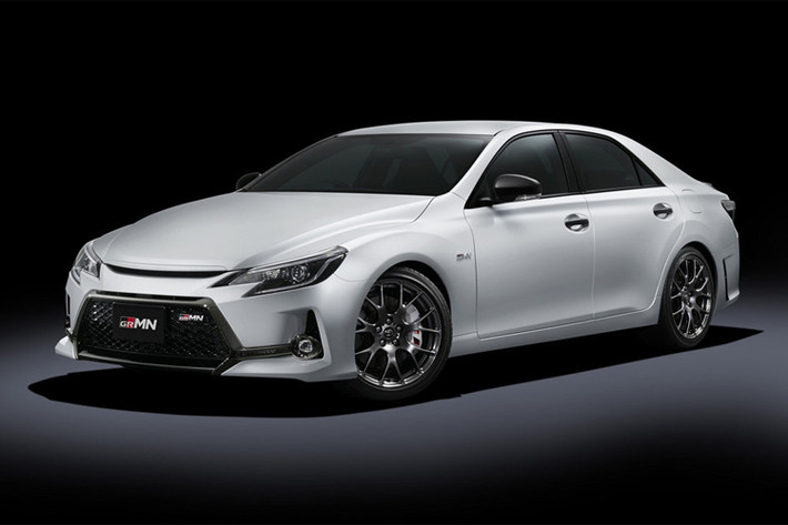 Trọng tâm của xe sedan thể thao Toyota Camry Mark X GRMN được hạ thấp hơn so với phiên bản cũ để mang đến cảm giác lái thể thao hơn.