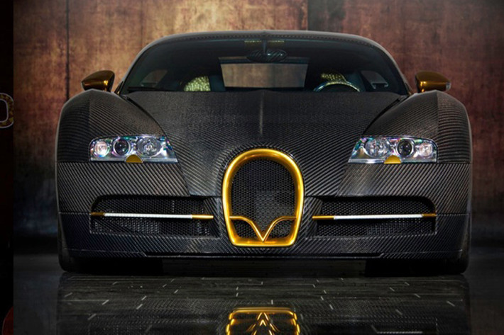 Mansory Bugatti Veyron với hàng loạt chi tiết mạ vàng bắt mắt như lazăng, lưới tản nhiệt, tay nắm cửa, vỏ gương chiếu hậu và nắp bình nhiên liệu. Ngoài ra, còn có dải đèn LED chiếu sáng ban ngày và những chi tiết tiết trang trí trên trần xe cũng được làm bằng vàng.