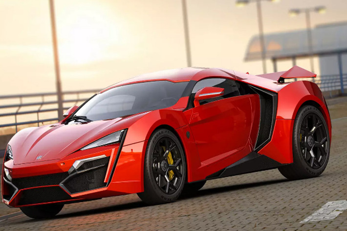 Siêu phẩm Lykan Hypersport phủ vàng và kim cương giá gần 80 tỷ đồng. Siêu xe đầu tiên của Ả Rập thật sự gây choáng với thiết kế đẹp mắt và toát lên phong cách đẳng cấp, xa hoa bậc nhất trên thị trường ôtô tại thời điểm bấy giờ.