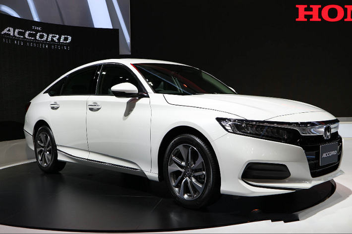 Sức mạnh được truyền xuống cầu trước (FWD) thông qua hộp số tự động vô cấp (CVT) quen thuộc của ‘’gia đình’’ xe Honda. Máy 1.5L tăng áp này thực chất được chia sẻ với CR-V mới, đồng thời nó cũng mạnh hơn so với ‘’đàn em’’ Civic 1.5L turbo (170hp + 220Nm).