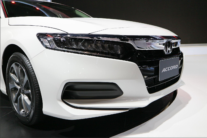Rất tiếc, Accord ở khu vực Đông Nam Á KHÔNG phân phối phiên bản máy 2.0L tăng áp kết hợp với hộp số tự động 10 cấp (10 AT) như tại khu vực Bắc Mỹ.