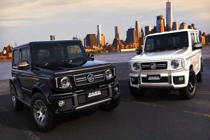 Gói độ cho mẫu xe giá rẻ Suzuki Jimny mang tên "Little D" được hãng độ Nhật Bản DAMD thực hiện. Bản độ gây thu hút với ngoại hình hầm hố với nhiều chi tiết "nhái" phong cách SUV địa hình huyền thoại Land Rover Defender.