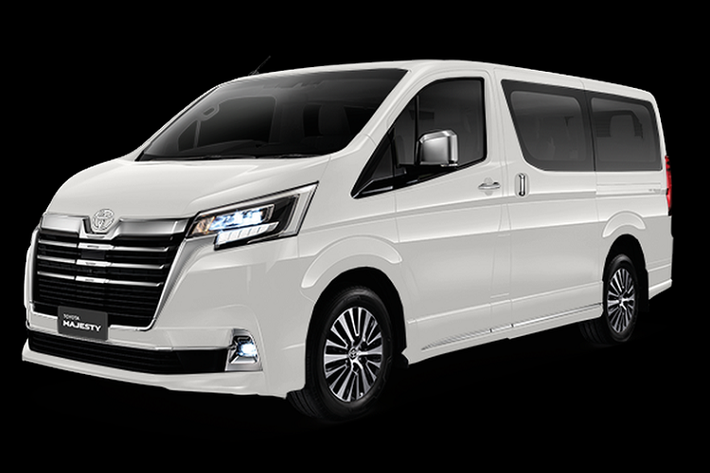 Với những số đo kể trên, Toyota Majesty dài hơn 320 mm, rộng hơn 100 mm và cao hơn 95 mm so với Alphard và Vellfire. Trục cơ sở của Majesty cũng nhỉnh hơn 210 mm so với hai mẫu MPV sang trọng còn lại. Kích thước của Majesty đánh bại cả đối thủ Hyundai Starex.