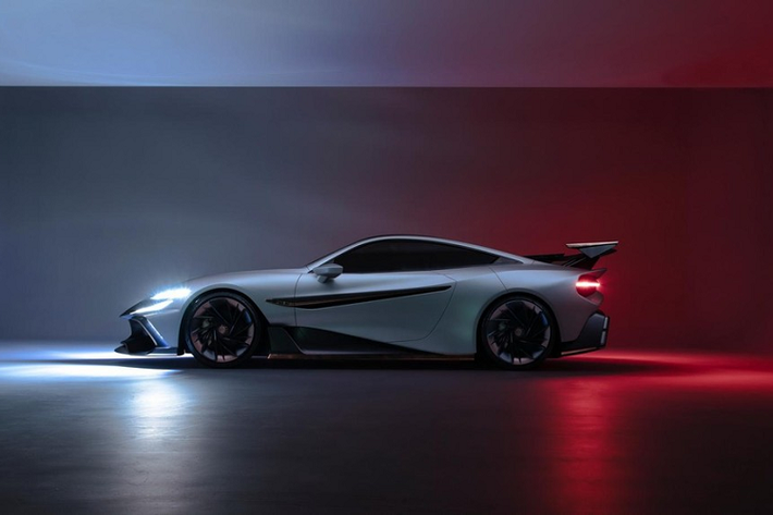 Để bước chân vào cuộc chơi hypercar, bạn cần cả tấn tiền, và ít nhất là công suất 1.000 mã lực trở lên. Naran là cái tên mới nhất gia nhập cuộc đua vói một hypercar 4 chỗ. Nó là “đứa con trong mơ” của Ameerh Naran, một doanh nhân Ấn Độ - Zimbabwe đang chuyển hướng tập trung từ đế chế phi cơ tư nhân sang chế tạo xe hiệu suất cao. Hypercar Naran 2022 mới hứa hẹn mang tới hiệu suất điên rồ tương xứng với cái giá bán điên rồ không kém.
