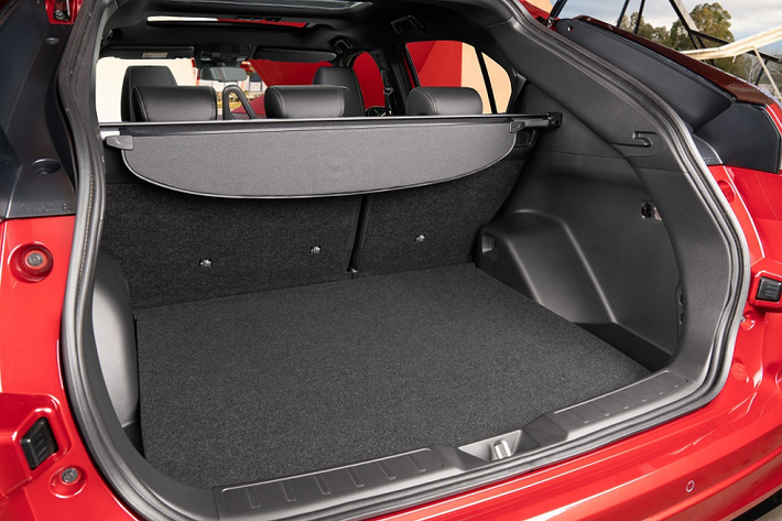 Khoang hành lý phía sau là khu vực được thiết kế lại, rộng rãi hơn chiều dài tổng thể tăng 140 mm. Sức chứa hành lý tăng 18%, lên 405 lít.