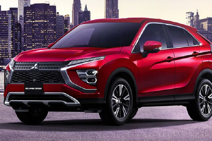 Chuyển sang bản động cơ xăng thông thường, Eclipse Cross facelift mới tiếp tục được trang bị động cơ MIVEC tăng áp 1.5L 4 xi-lanh phun xăng trực tiếp đi kèm hộp số CVT cho 148 mã lực và 240Nm. Đi kèm với động cơ là hộp số INVEC-III CVT có 8 cấp ảo và hệ dẫn động cầu trước hoặc AWD, giống như bản PHEV, các biến thể này cũng được trang bị hệ thống kiểm soát hành trình chủ động AYC (cả FWD và AWD). Riêng cấu hình AWD sẽ có thêm hệ thống kiểm soát S-AWC.