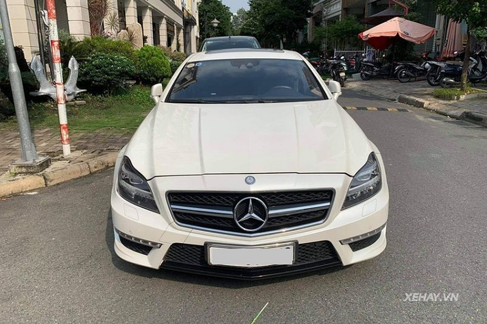 Các công nghệ an toàn đáng chú ý gồm 8 túi khí, hệ thống tự động bảo vệ Pre-safe, ổn định thân xe ESP, hỗ trợ lực phanh khẩn cấp, chống trượt, Parking Assist hỗ trợ đỗ xe vào khoảng trống, hệ thống hỗ trợ tầm nhìn ban đêm (Night View Assist Plus)…