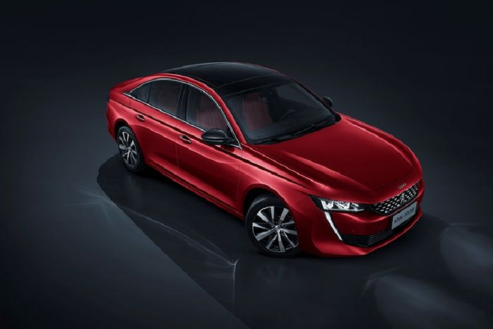 Ở bên trong, Peugeot 508 L mới có các ghế bọc da đỏ và tấm lót trần màu đen. Chiếc sedan cỡ trung cũng được cung cấp các tính năng công nghệ tương tự như những mẫu 508 khác, bao gồm hệ thống lọc không khí và i-Cockpit. Giá xe Peugeot 508 L 400 THP có mức bán ra khởi điểm từ 189.700 Nhân dân tệ (khoảng 645,2 triệu đồng).