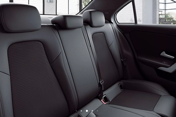 Sự khác biệt giữa hai phiên bản A 200 Progressive Tiêu chuẩn và 200 AMG Dynamic nằm ở trang bị ngoại thất đi kèm với tiện nghi bên trong nội thất, trong khi động cơ và hộp số không có khác biệt. Có thể nói, A 200 Progressive sẽ đảm nhận vai trò là mẫu sedan có giá bán dễ tiếp cận nhất của Mercedes-Benz Thái Lan, trong khi ở Việt Nam vị trí này thuộc về mẫu C 180 có giá 1,399 tỷ đồng và được định vị ở phân khúc cao hơn A Class sedan.