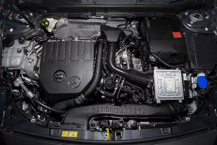 Cả hai phiên bản A200 tại Thái đều sử dụng chung động cơ xăng 4cyl thẳng hàng, dung tích 1.3L (1.332cc), tăng áp (mã M282) cho công suất tối đa 163 mã lực tại 5.500 vòng/phút và mô-men xoắn cực đại 250Nm đạt được tại dải vòng tua từ 1.620 - 4.000 vòng/phút, sức mạnh được truyền xuống cầu trước (FWD) thông qua hộp số ly hợp kép 7 cấp (7G-DCT).