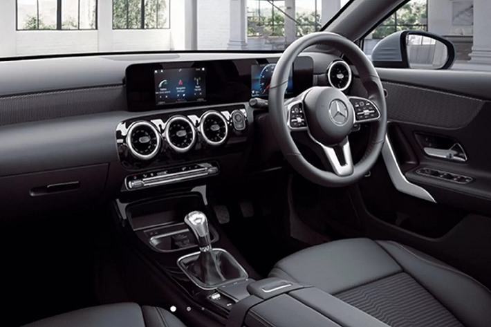 Ngoài ra, Mercedes-Benz A-Class sedan 2021 cũng trở thành mẫu sedan hạng sang có giá bán dễ tiếp cận nhất tại Thái Lan. Theo tờ Headlightmag, giá xe Mercedes-Benz A200 2021 phiên bản Progressive lắp ráp sẽ có giá chưa tới 2.000.000 bath ở Thái (tương đương 1,5 tỷ đồng). Trong khi A 200 phiên bản AMG Dynamic lắp ráp sẽ có giá bán rẻ hơn xe nhập khẩu khoảng 300.000 baht (tương đương 220 triệu đồng).