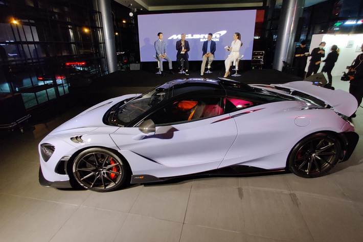 Như vậy, các đại gia ở Thái Lan chính là những người đầu tiên ở Đông Nam Á sở hữu dòng siêu xe phiên bản giới hạn McLaren 765LT. Trước đó, đại gia ở Singapore, Malaysia hay Indonesia cũng đã được giới thiệu siêu xe McLaren 765LT nhưng việc giao hàng nhanh nhất vào Quý I năm 2021.