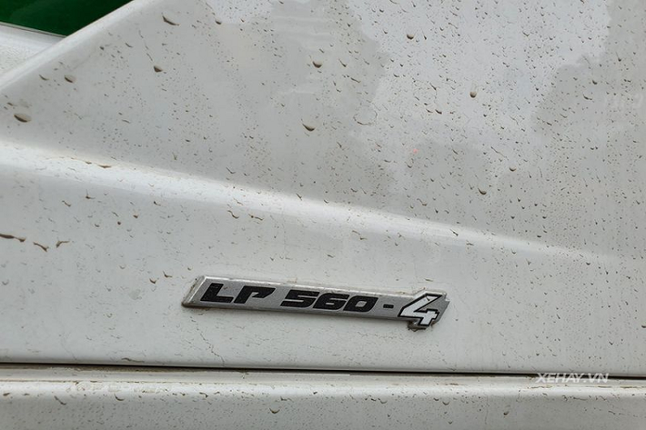 Về truyền động, Lamborghini Gallardo độ Squadra Corse này sử dụng khối động cơ hút khí tự nhiên V10 5.2L, sản sinh công suất 560 mã lực và mô men xoắn cực đại 540Nm, xe có thể tăng tốc từ 0 - 100 km/h chỉ trong 3,7 giây, trước khi cán tốc độ tối đa 325 km/h.