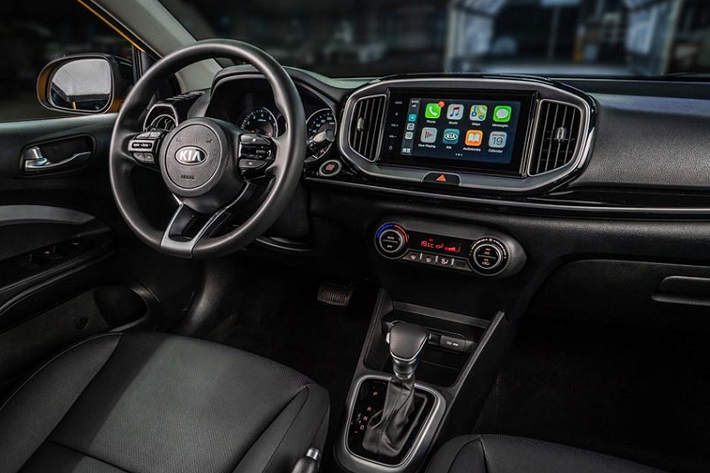 Như vậy, giá xe Kia Stonic 2021 rẻ hơn đáng kể so với người anh em Seltos dao động từ 1,098 - 1,498 triệu Peso (khoảng 527 - 719 triệu đồng) tại Philippines. Nguyên nhân là do Kia Stonic 2021 dành cho thị trường Philippines vốn được nhập khẩu nguyên chiếc từ Trung Quốc. Vì muốn tận dụng Hiệp định thương mại tự do Trung Quốc - Đông Nam Á (C-AFTA) để hạ giá xe nên hãng Kia mới không bán Stonic sản xuất tại Hàn Quốc ở thị trường Philippines.