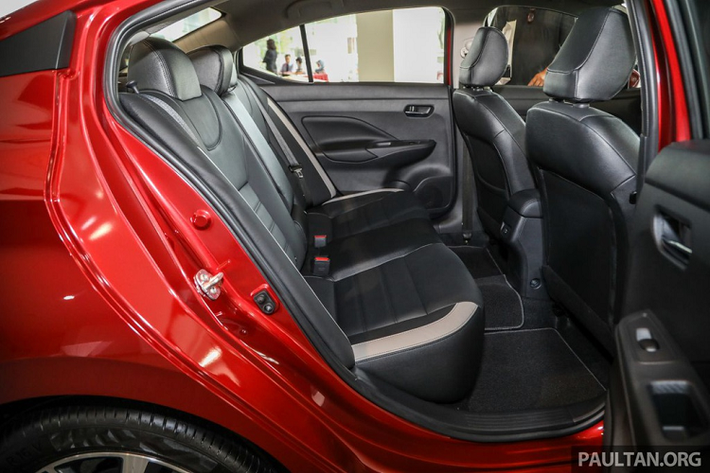 Tại Malaysia, giá xe Nissan Sunny 2020 cho các phiên bản VL, VLP và VLT 2020 được niêm yết lần lượt là 83.888 RM (tương đương khoảng 20.200 USD - hơn 465 triệu đồng), 89.888 RM (21.650 USD - khoảng 499 triệu đồng) và 95.888 RM (23.100 USD - hơn 532 triệu đồng). Song song đó, đợt giảm giá mạnh tay để xả kho được các đại lý Nissan ở Việt Nam triển khai vừa qua cũng báo hiệu Sunny thế mới sắp trình làng người dùng trong nước.