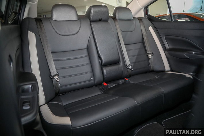 Nissan Sunny 2020 bản VLT cao nhất có thêm tính năng kiểm soát hành trình, camera 360 độ, cảnh báo điểm mù và cảnh báo phương tiện cắt ngang phía sau. Bên cạnh đó, tất cả phiên bản đều có cảnh báo va chạm trước, hỗ trợ phanh khẩn cấp, kiểm soát lực kéo, cân bằng điện tử, phanh ABS/EBD và hỗ trợ khởi hành ngang dốc.