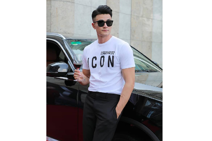 Do công ty Pininfarina của Ý thiết kế, VinFast LUX SA2.0 sở hữu ngoại hình ấn tượng với lưới tản nhiệt cỡ lớn. Nằm chính giữa lưới tản nhiệt là logo chữ "V" của thương hiệu VinFast. Trong khi đó, dải đèn LED định vị ban ngày kéo dài xuống lưới tản nhiệt, ôm lấy logo của nhà sản xuất. Nằm bên trái của lưới tản nhiệt là chi tiết mạ crôm với tạo hình chữ "F", ký tự thứ hai trong tên của thương hiệu ôtô Việt.