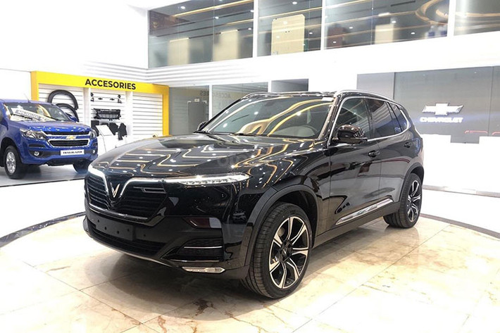 Tất nhiên, Vĩnh Thụy không phải là người nổi tiếng đầu tiên tại Việt Nam mua xe VinFast. Trước siêu mẫu này, đã có một số người nổi tiếng khác ủng hộ thương hiệu ô tô nước nhà như cầu thủ bóng đá Trọng Hoàng, nữ ca sỹ Hồ Ngọc Hà, nam diễn viên Hồng Đăng, nữ diễn viên Hồng Vân, nữ ca sỹ Vũ Cát Tường hay "đả nữ" Ngô Thanh Vân.