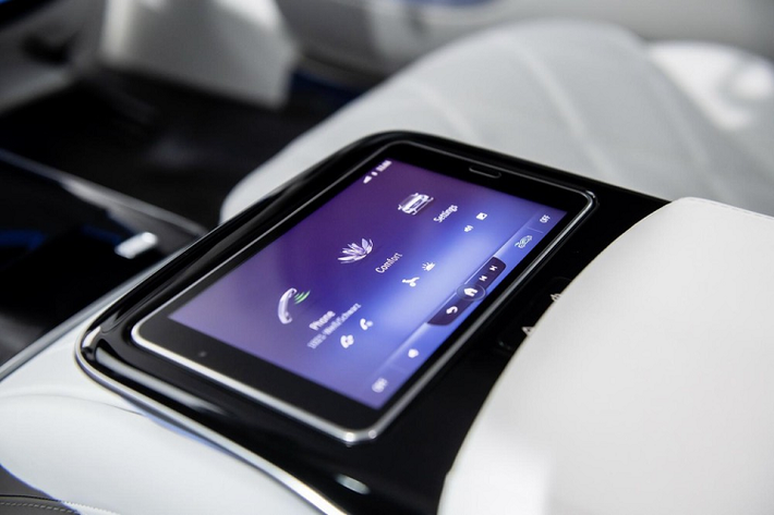 Tùy từng thị trường, Mercedes-Maybach S-Class 2021 sẽ có phiên bản S580 4Matic và S650. Trong đó, Mercedes-Maybach S580 4Matic 2021 được trang bị động cơ V8, tăng áp kép, dung tích 4.0 lít, sản sinh công suất tối đa 496 mã lực. Động cơ kết hợp với hệ thống mild hybrid 48 V giúp bổ sung 21 mã lực.