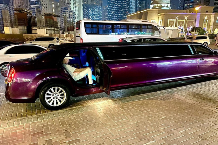 Porsche Panamera bản tiêu chuẩn đã được trang bị động cơ V6, tăng áp kép, dung tích 3.0 lít, sản sinh công suất tối đa 330 mã lực tại vòng tua máy 5.400 - 6.400 vòng/phút và mô-men xoắn cực đại lên tới 450 Nm tại vòng tua 1.340 - 4.900 vòng/phút.