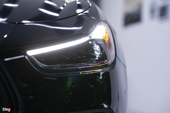 Hệ thống đèn LED trên xe với công nghệ ma trận, tự động điều chỉnh pha/cốt. Đèn này cải thiện 200% tầm nhìn so với thế hệ trước, tăng 55 m độ dài chiếu sáng trên mặt đường. 