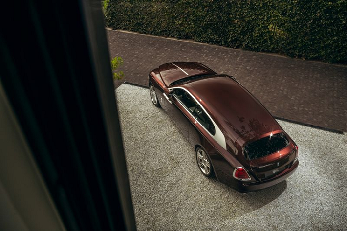 Mẫu xe siêu sang Silver Spectre Shooting Brake sẽ được sản xuất giới hạn 7 chiếc toàn thế giới, và Niels van Roij Design cho biết mỗi chiếc sẽ mang một chủ đề thiết kế độc đáo riêng biệt.