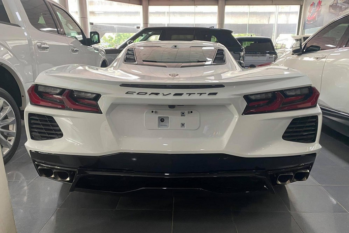 Theo giới thạo tin, Chevrolet Corvette C8 2020 sẽ được chào giá khoảng hơn 8 tỷ đồng tại Việt Nam, đây được xem là chiếc xe thể thao đắt không kém siêu xe khi về nước và hứa hẹn sẽ thêm lựa chọn xe thể thao mui trần cho đại gia Việt chơi.