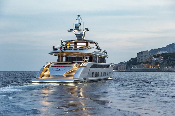 Cụ thể, siêu du thuyền GTT 115 mang trên mình dấu ấn thiết kế của Studio F.A. Porsche. Nó đã được thiết kế trong sự hợp tác với công ty đóng tàu Dynamiq Yachts và thậm chí chiến thắng giải thưởng Boat Design & Innovation Awards. Hầu hết mọi người đều không biết rằng chế tạo các du thuyền thế này là rất khó khăn bởi khẩu vị thiên biến vạn hóa của khách hàng. Thử thách chế tạo một con tàu giá trị mà sẽ phù hợp đúng mong muốn và nhu cầu của một khách hàng ngay khi họ chưa nói ra, là một điều rất khó thực hiện.