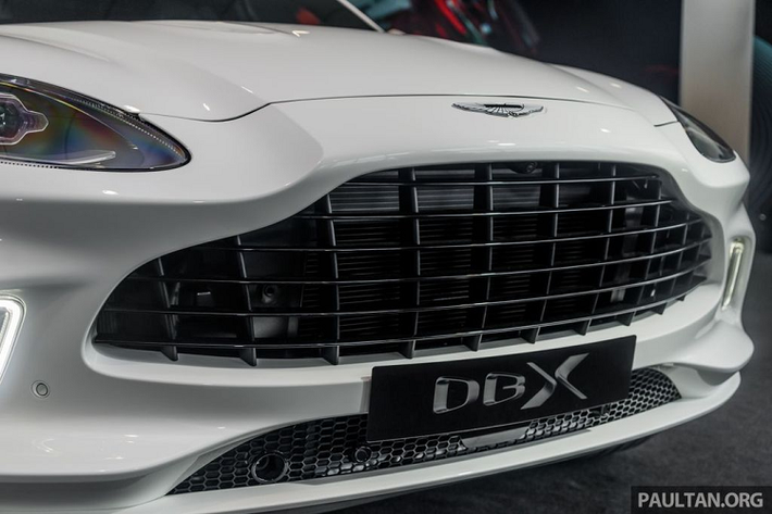 Aston Martin DBX là mẫu SUV đầu tiên của thương hiệu siêu xe Anh Quốc - Aston Martin. Trong khu vực Đông Nam Á, mẫu xe này đã được trình làng tại nhiều thị trường như Singapore, Thái Lan và mới đây nhất là Malaysia. Tại thị trường Việt Nam, mức giá xe dự đoán khoảng hơn 20 tỷ đồng.