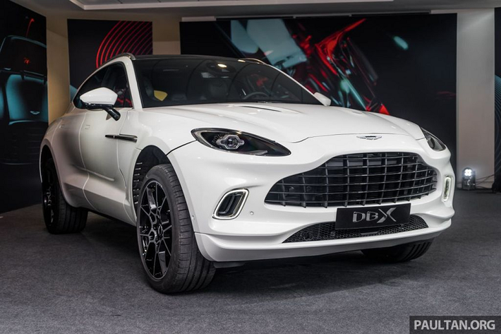 Mới đây, hình ảnh chụp một góc nhỏ của chiếc Aston Martin DBX 2021 mới được cho là đầu tiên cập bến Việt Nam đã được đăng tải rộng rãi trên các trang mạng xã hội.