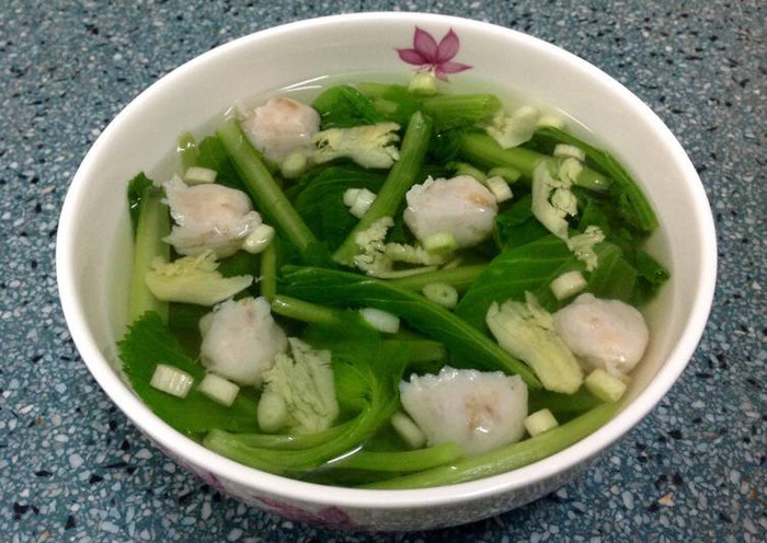 Chuyên gia sức khỏe cho biết, rau lá xanh khi được hâm nóng về cơ bản không còn nhiều dưỡng chất.