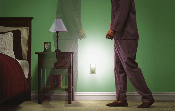 Chưa kể, người già còn có thói quen đi tiểu đêm, khó ngủ lại sau khi tỉnh giấc. Những hoạt động lúc này chắc chắn ảnh hưởng không nhỏ tới giấc ngủ con cháu.