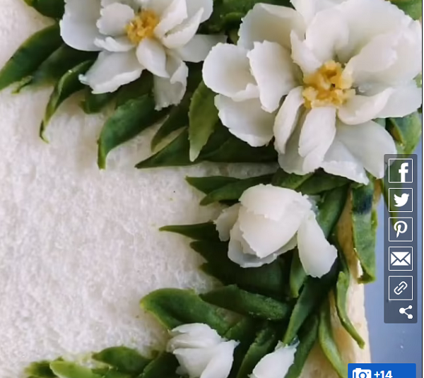 Lý do nữ nghệ sĩ chọn “vẽ” trên bánh mì là nguyên liệu này dễ kiếm, màu sắc tự nhiên thích hợp làm nền cho các bức tranh.