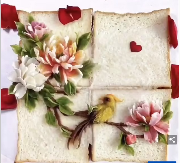 Để có được màu sắc sống động, nữ nghệ sĩ tận dụng các nguyên liệu có màu tự nhiên, đảm bảo sản phẩm làm ra có thể thưởng thức được như màu cam từ cà rốt, khoai lang nghệ, bí; màu đỏ từ đậu đỏ; màu vàng từ đậu xanh; màu tím từ khoai lang tím; màu xanh từ mù tạt...