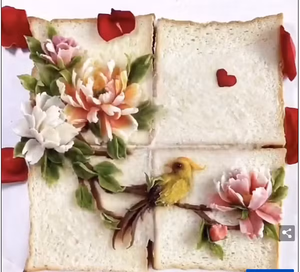 Để có được màu sắc sống động, nữ nghệ sĩ tận dụng các nguyên liệu có màu tự nhiên, đảm bảo sản phẩm làm ra có thể thưởng thức được như màu cam từ cà rốt, khoai lang nghệ, bí; màu đỏ từ đậu đỏ; màu vàng từ đậu xanh; màu tím từ khoai lang tím; màu xanh từ mù tạt...