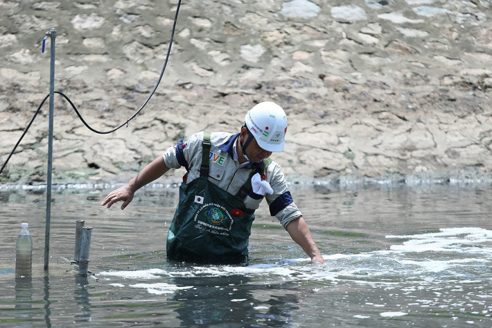 Hệ thống máy sục khí càng ra nhiều bọt thì hiệu quả xử lý mùi hôi thối càng được đẩy mạnh.