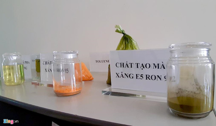 Tuy nhiên, bước đầu các bị can chỉ thừa nhận bán ra thị trường 19,5 triệu lít xăng giả, thu lợi khoảng 135 tỷ đồng. Vụ án đang được điều tra mở rộng.