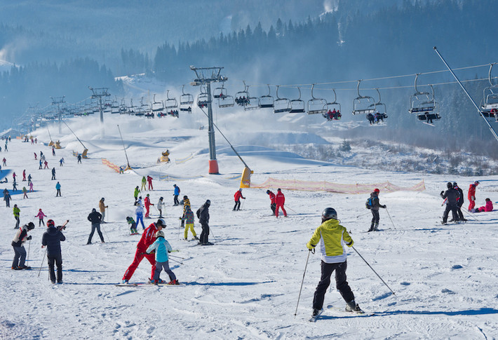 8. Một điểm đến bình dị vào mùa đông, Bukovel là địa điểm trượt tuyết lớn của Ukraine. Trên thực tế, đây là khu nghỉ mát trượt tuyết lớn nhất ở Đông Âu!