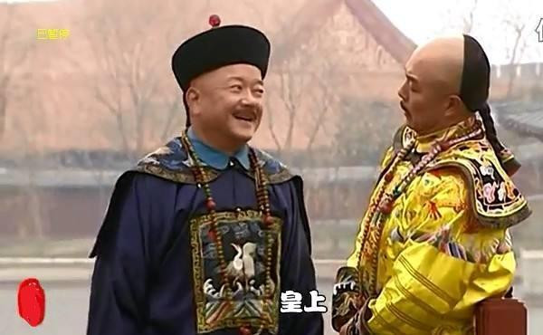 Khi kết hôn, Hòa Thân khi đó mới 18 tuổi, gia cảnh nghèo nàn, thi cử nhiều lần không đỗ, so với vợ thì hoàn toàn không môn đăng hộ đối. Vậy nên có không ít chuyên gia cho rằng nhờ vẻ ngoài tuấn tú và cái duyên của mình mà Hòa Thân mới có được cuộc hôn nhân này.