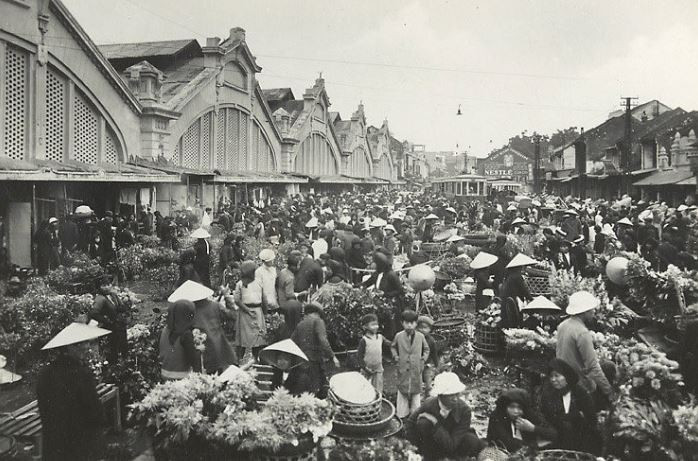 Hình ảnh chợ Tết xưa đông đúc, nhôn nhịp.