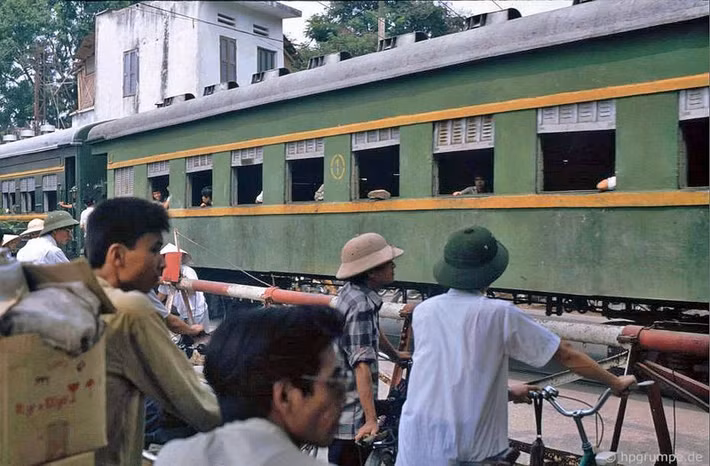 6. 14% dân số thế giới sẽ di chuyển. Theo truyền thống, ngày tết Âm lịch là dịp để mọi gia đình được đoàn tụ. Vì thế mà mọi người – dù có ở bất cứ đâu – cũng đều cố gắng về với người thân sau 1 năm dài xa cách.