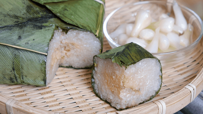 5. Theo truyền thuyết Tết Nguyên Đán được nghỉ 7 ngày. Ngày nay, số ngày nghỉ Tết Âm lịch tùy thuộc vào từng nơi và theo quy định của Nhà Nước. Tuy nhiên, trong lịch sử trước đây Tết Nguyên Đán gồm 7 Mùng.